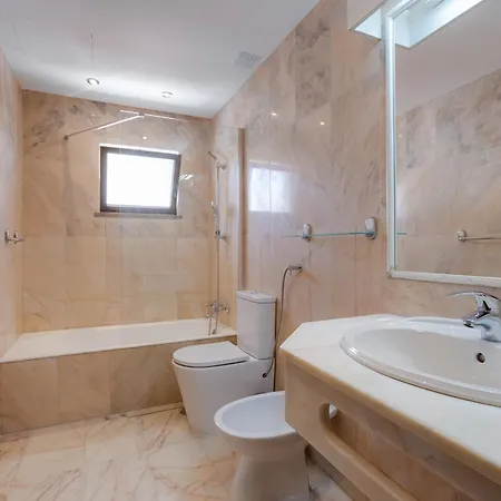 Beachtime - Oura Apartmán *